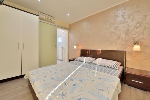 Postel nebo postele na pokoji v ubytování Apartments Tomo