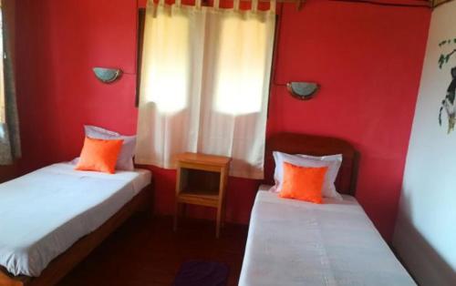 Ένα ή περισσότερα κρεβάτια σε δωμάτιο στο GO Andasibe Hotel