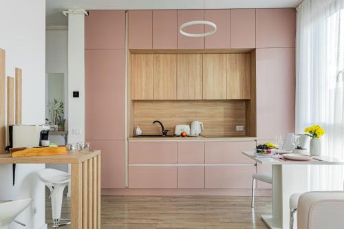 Gallery image of OLD ARI Pastel Apartment - Elegant & Charming Retreat in Arad