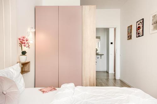 Gallery image of OLD ARI Pastel Apartment - Elegant & Charming Retreat in Arad