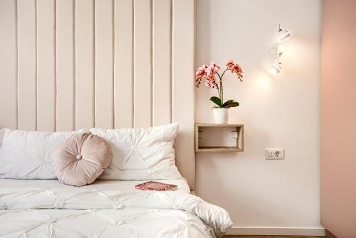 Gallery image of OLD ARI Pastel Apartment - Elegant & Charming Retreat in Arad