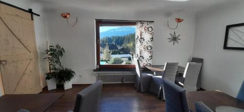 Haus Sieben - Singer Lydia