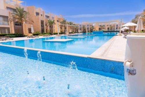 Delightful Gateway in Mangroovy