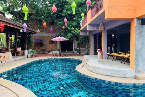 Bazén v ubytování Amethyst Hotel Chiang Mai nebo v jeho okolí