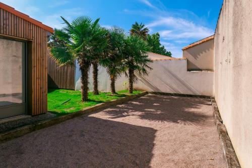 Jolie maison de ville rénovée avec goût proche toutes commodités quartier Arago Les Sables - 13 personnes