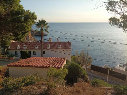 a house with a view of the ocean at "Belvédère de la Mer" Résidence "Icaros" Wifi-Piscine-Pkg in Begur