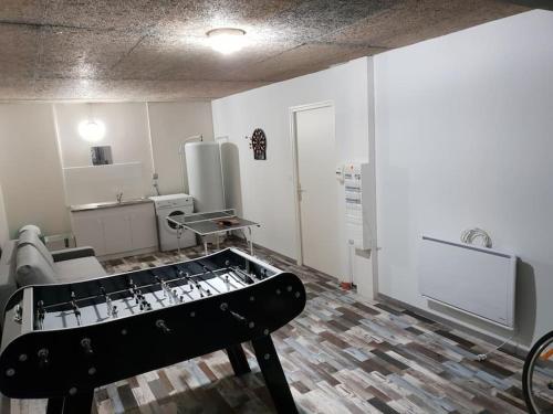 a music room with a table in the middle at Erquy, vue mer, centre, plages & commerces a pieds in Erquy