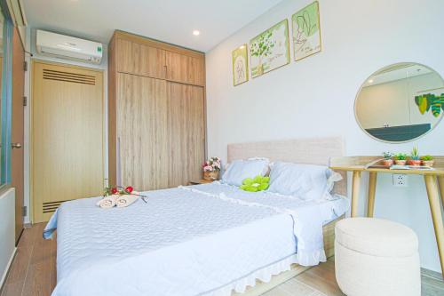Postel nebo postele na pokoji v ubytování Dứa's House - The Sóng Vũng Tàu, Sky Pool & Gym