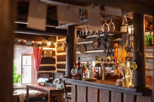 a bar in a room with a counter and a table at Chalupa Hejmovka in Špindlerův Mlýn