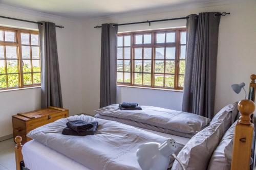 Katil atau katil-katil dalam bilik di Hout Bay Lodge