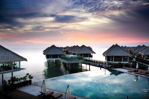 Πισίνα στο ή κοντά στο Avani Sepang Goldcoast Resort Family Villa