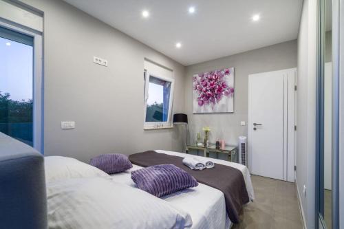 a bedroom with two beds and a window at Villa Diana 2 Zaton in Zaton