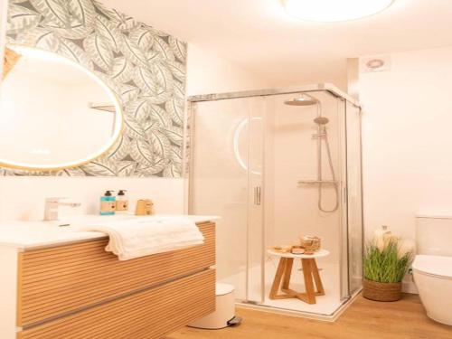 a bathroom with a shower and a sink at Apartamentos Vilagarcia de Arousa 3000 in Vilagarcia de Arousa