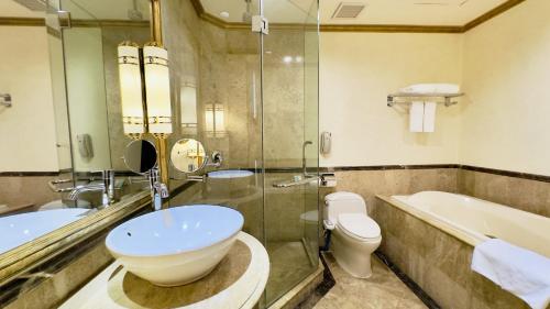Koupelna v ubytování TTC Imperial Hotel
