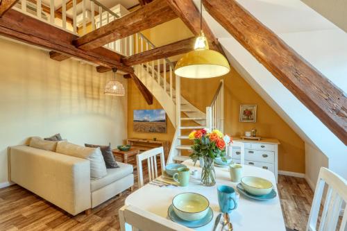 a living room with a table and a couch at Ferienwohnungen Steinweg 61 in Quedlinburg
