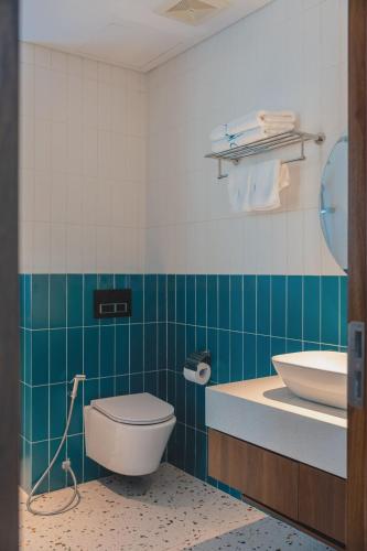Ένα μπάνιο στο domdomHOUSE Villa - 1min walk to beach