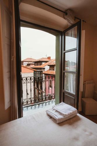 a bedroom with a view of a balcony at Las Ayalgas, apartamento en Llanes VUT-3935-AS in Llanes