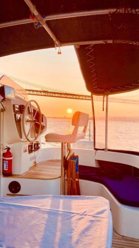 Catamaran Corto Maltese III