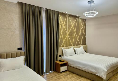 Postel nebo postele na pokoji v ubytování Residence Inn Tirana