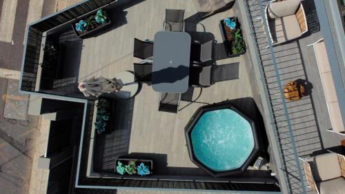 an overhead view of a swimming pool in a yard at 24, The Townhouse by LovelyStay in Funchal