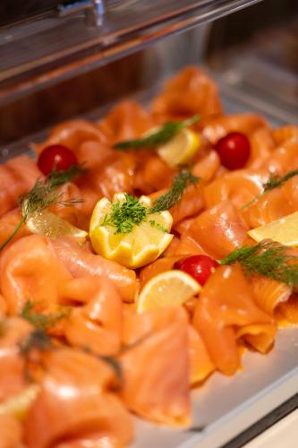 ホテルの敷地内または近くでの食事または食べ物