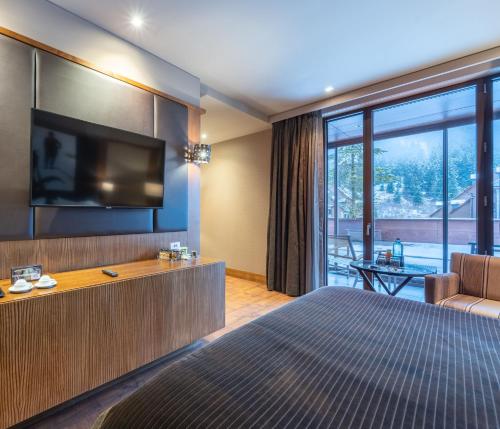 TV a/nebo společenská místnost v ubytování Hotel Val de Neu G.L.