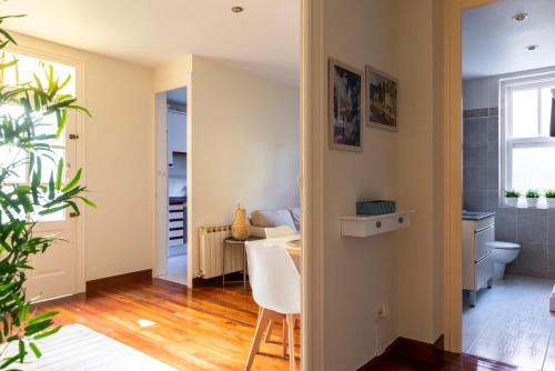 a kitchen and living room with a table and chairs at Casabonita Santander in Santander
