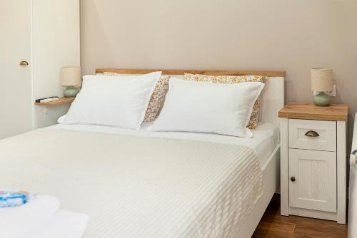 Letto o letti in una camera di MDM APARTMENT CITY CENTER FELICITA DeLUXE