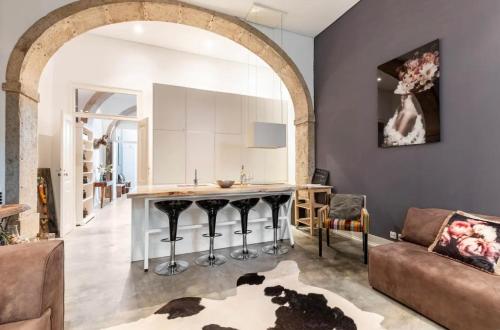 a living room with a table and a couch at Historical Apartment Congress Center in Lisbon