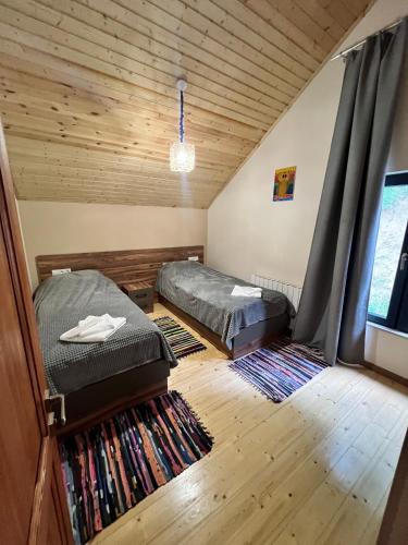 Postel nebo postele na pokoji v ubytování Two Dilijan
