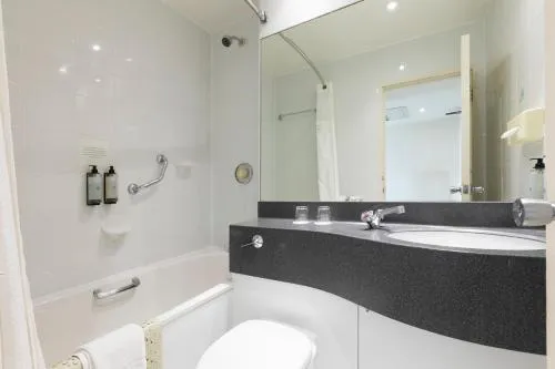 Holiday Inn Cardiff City Centre by IHG photo 17