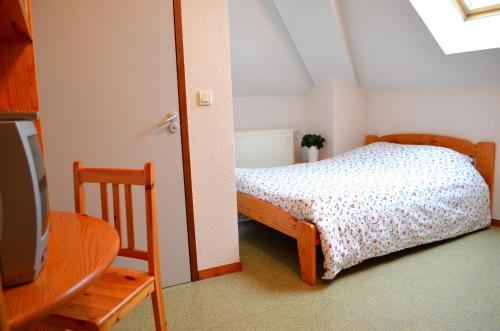 Ένα ή περισσότερα κρεβάτια σε δωμάτιο στο Auberge La Cure