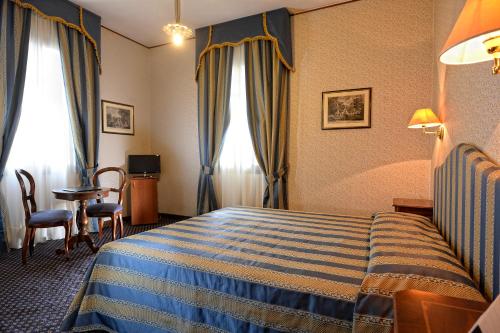 Cama o camas de una habitación en Hotel La Meridiana