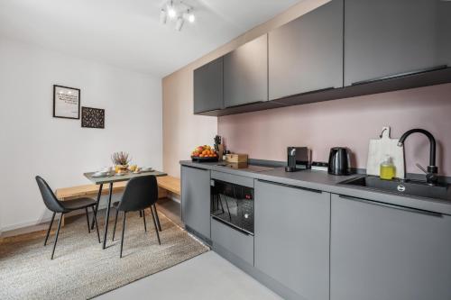 Dapur atau dapur kecil di Arbio I Rooms & Apartments Freiburg