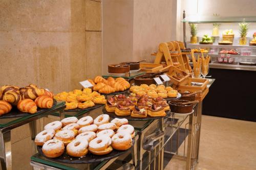 Comida en o cerca de este hotel