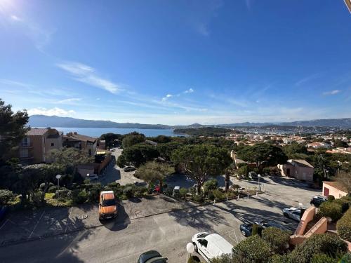 Vue mer, résidence avec piscine, tennis, parc pour enfants
