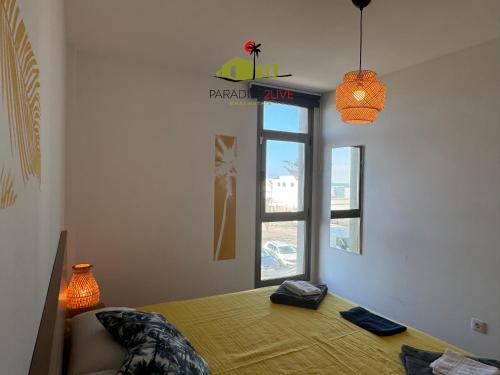 Postel nebo postele na pokoji v ubytování PalmBeach Cotillo 3 dormitorios y terraza privada