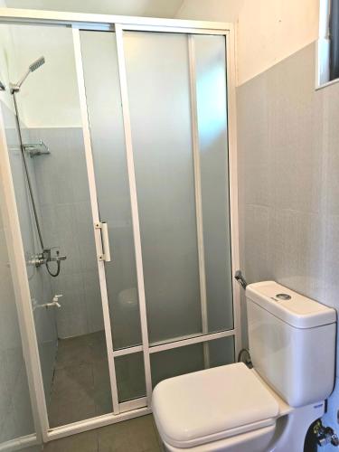 a bathroom with a shower and a toilet at Chez Allen in Nuwara Eliya