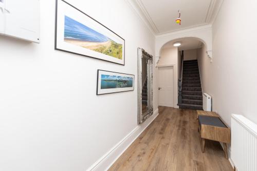 Gambar di galeri bagi Stylish & Cosy 2-Bed Apartment in Vibrant Oakwood! di Roundhay