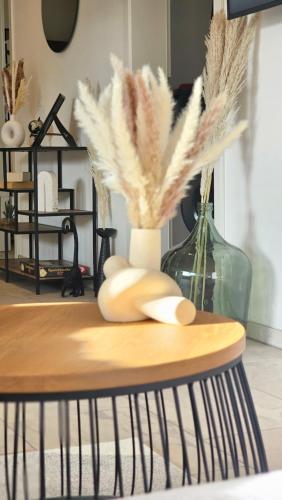 Φωτογραφία από το άλμπουμ του Design-Apartment I Klimaanlage I Balkon I Boxspring I Nespresso σε Weil am Rhein