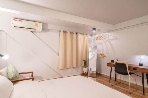 Postel nebo postele na pokoji v ubytování Cozy Corner Bangpho