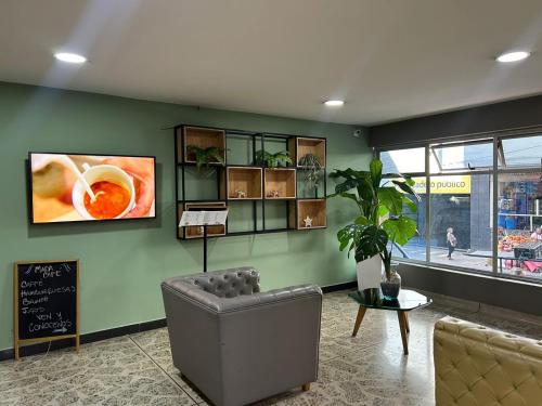 TV a/nebo společenská místnost v ubytování Mandala Hotel Centro