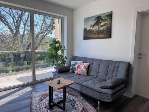 a living room with a couch and a table at Sorinas Home WB16 Top 5 in Wagersbach
