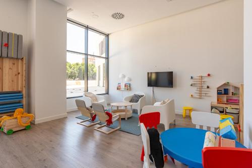 Skyline VI Pool & Coworking by ELE Apartments
