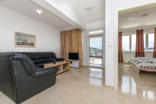 Apartments Villa J i M by the sea