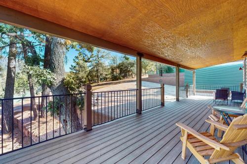 a deck with a table and chairs on it at Sweet Strawberry Cabin in Pine
