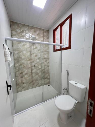 a bathroom with a shower and a toilet at Casa Mares in Estância