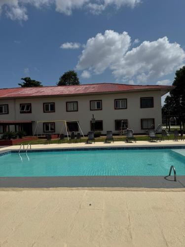 a large swimming pool in front of a building at Hotel Vila Rica Belém in Belém