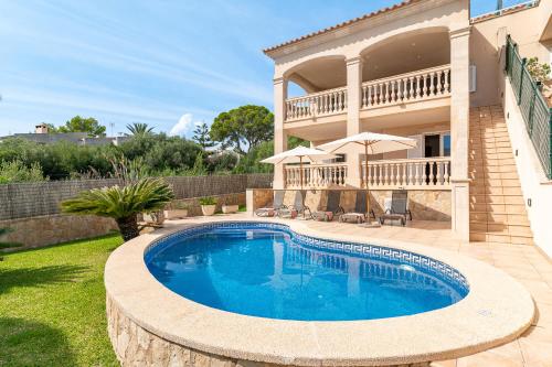 Beach Villa Arran de Mar by Sealand Villas