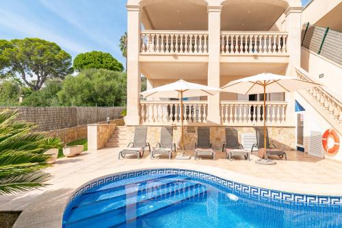 Beach Villa Arran de Mar by Sealand Villas